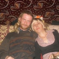 Пара ищет девушку в Иркутске